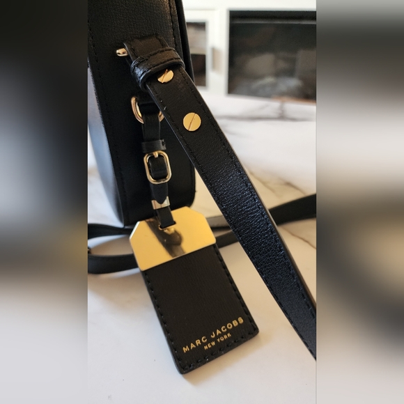 Rarely Used Marc Jacobs Crossbody with Tag - Picture 2 of 14